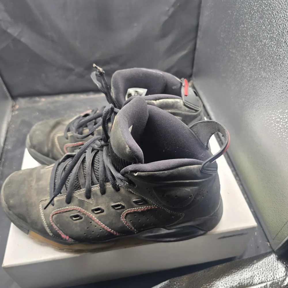 Nike Black‎ and Red Athletic Shoes